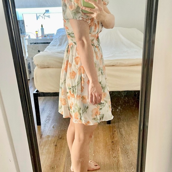 Abercrombie and Fitch Ruched Ruffle Puff Sleeve Mini Dress - Picture 2 of 3